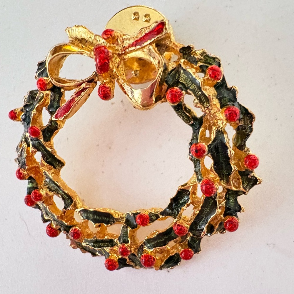 Vintage Festive Gold tone and Red Wreath Brooch